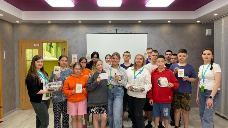 Воспитанники ГБУ ЛО «Тихвинский ресурсный центр» приняли участие во встрече со специалистами Сбербанка