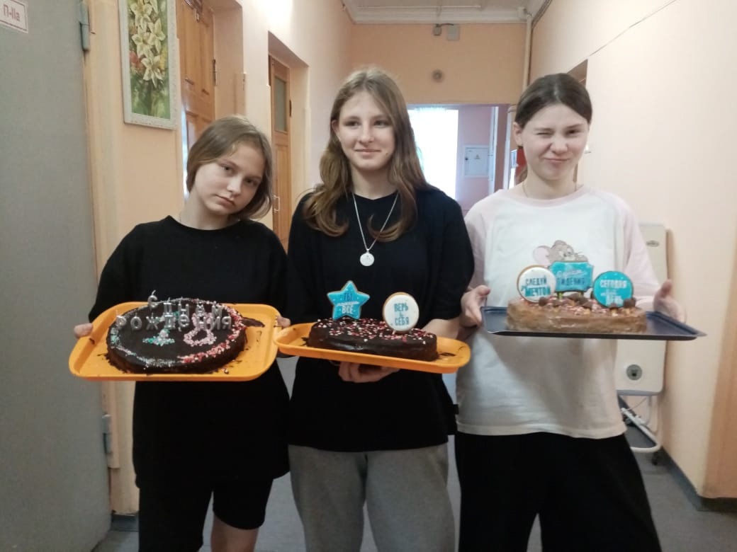 18 лет Кристине: Цветы, песни, счастливая именинница!