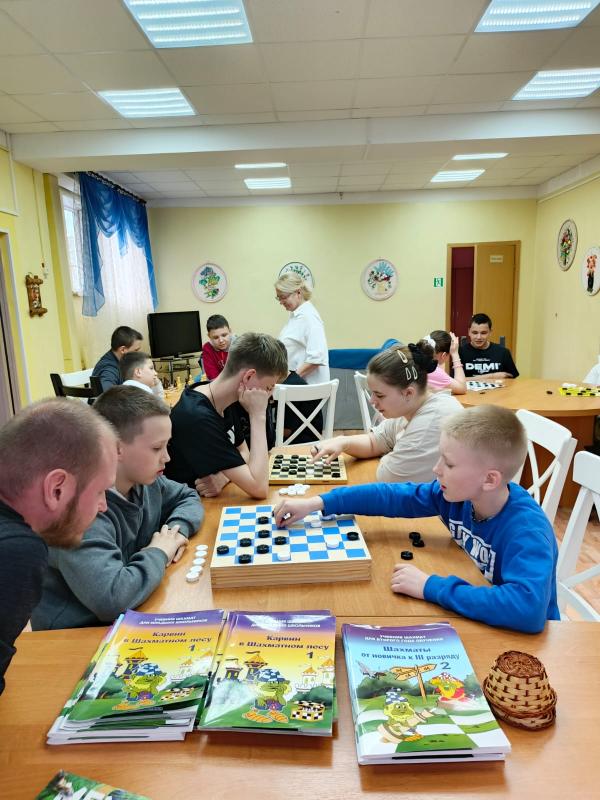 Турнир по шашкам и шахматам: мастерство, уважение и победа!