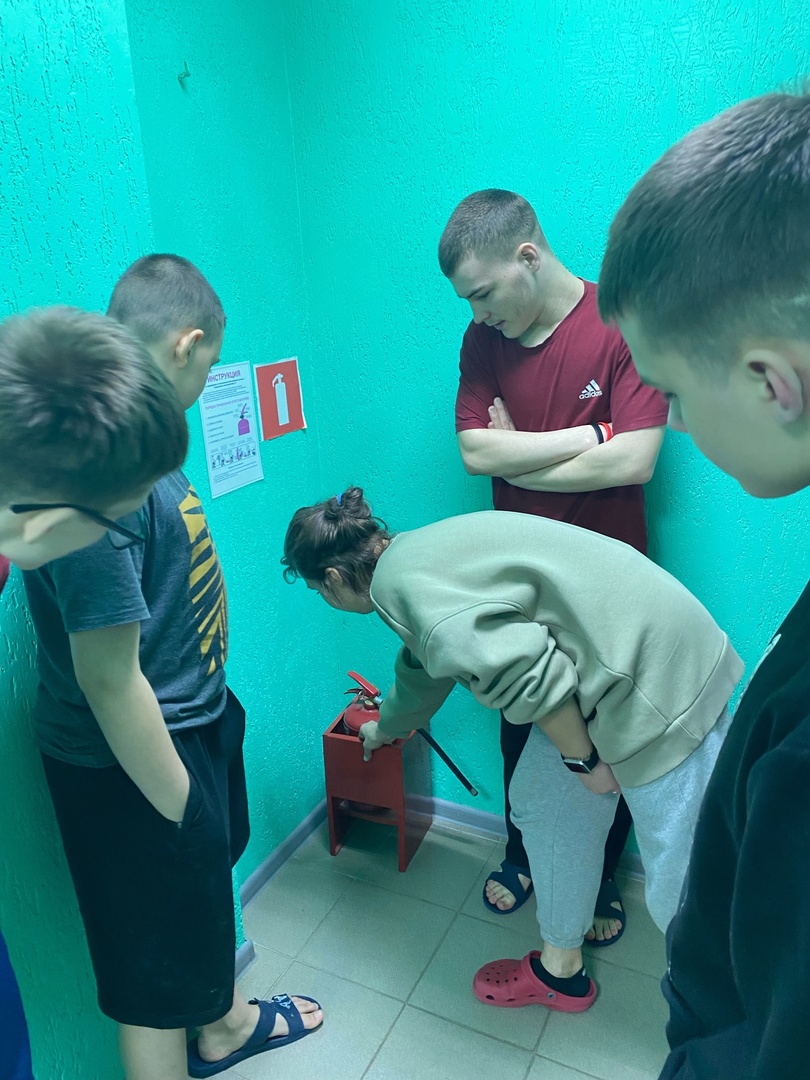 Есть у нас огнетушитель - Самый главный наш спаситель