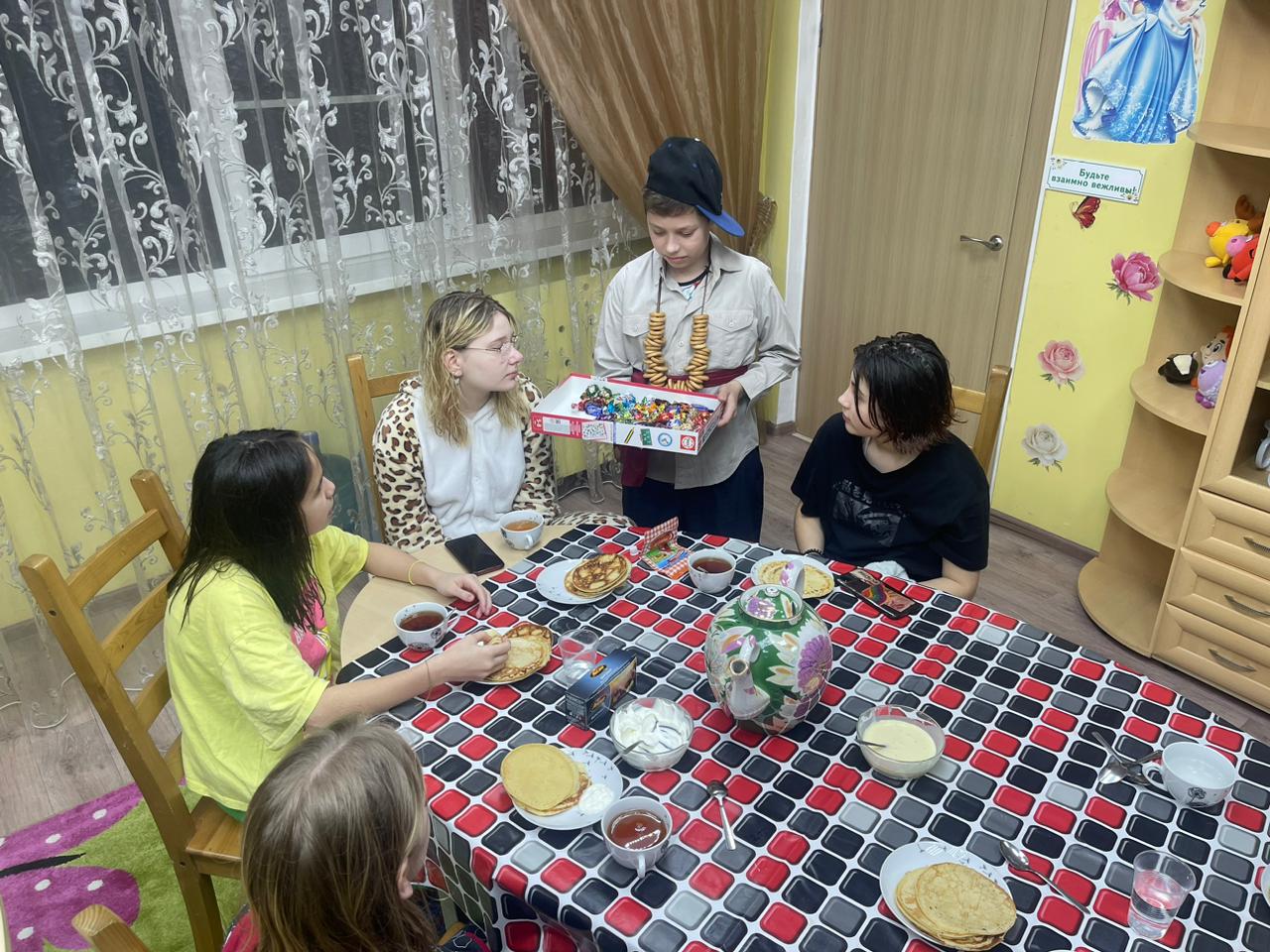 Чаепитие с блинами