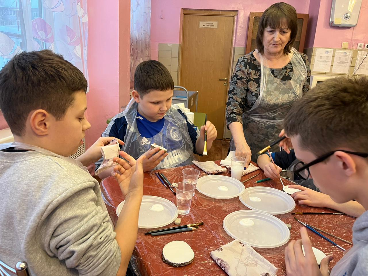 Мастер-класс по рисованию акриловыми красками на деревянных срезах