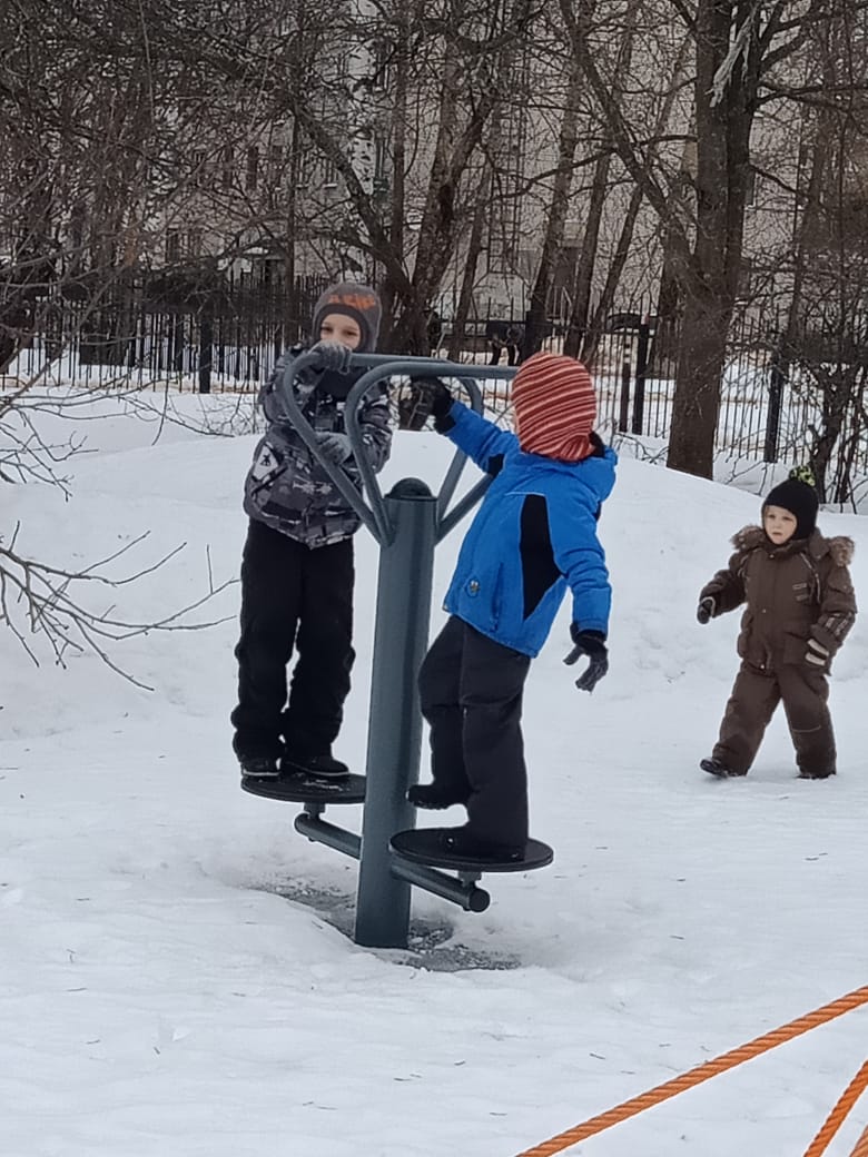Прогулки на прилегающей территории