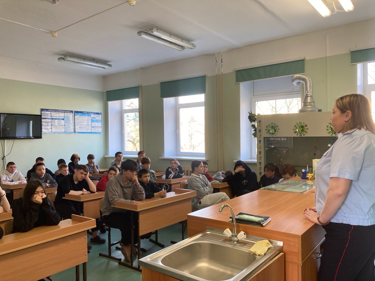Встреча с со старшим инспектором Отдела по делам несовершеннолетних ОМВД России по Пушкинскому району г. Санкт-Петербурга
