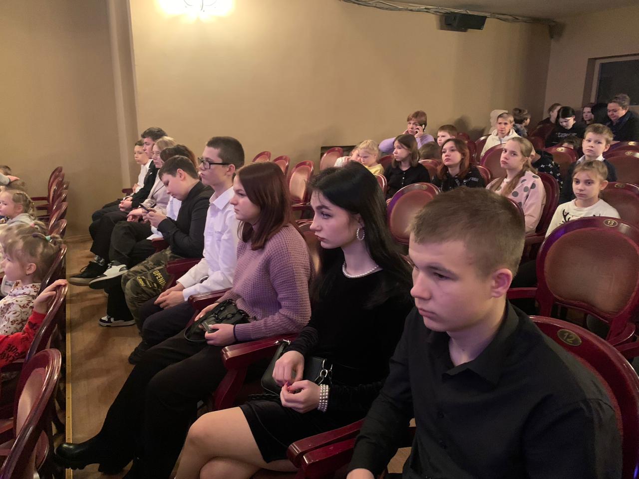 Новогоднее благотворительное мероприятие для детей в театре имени Ленсовета