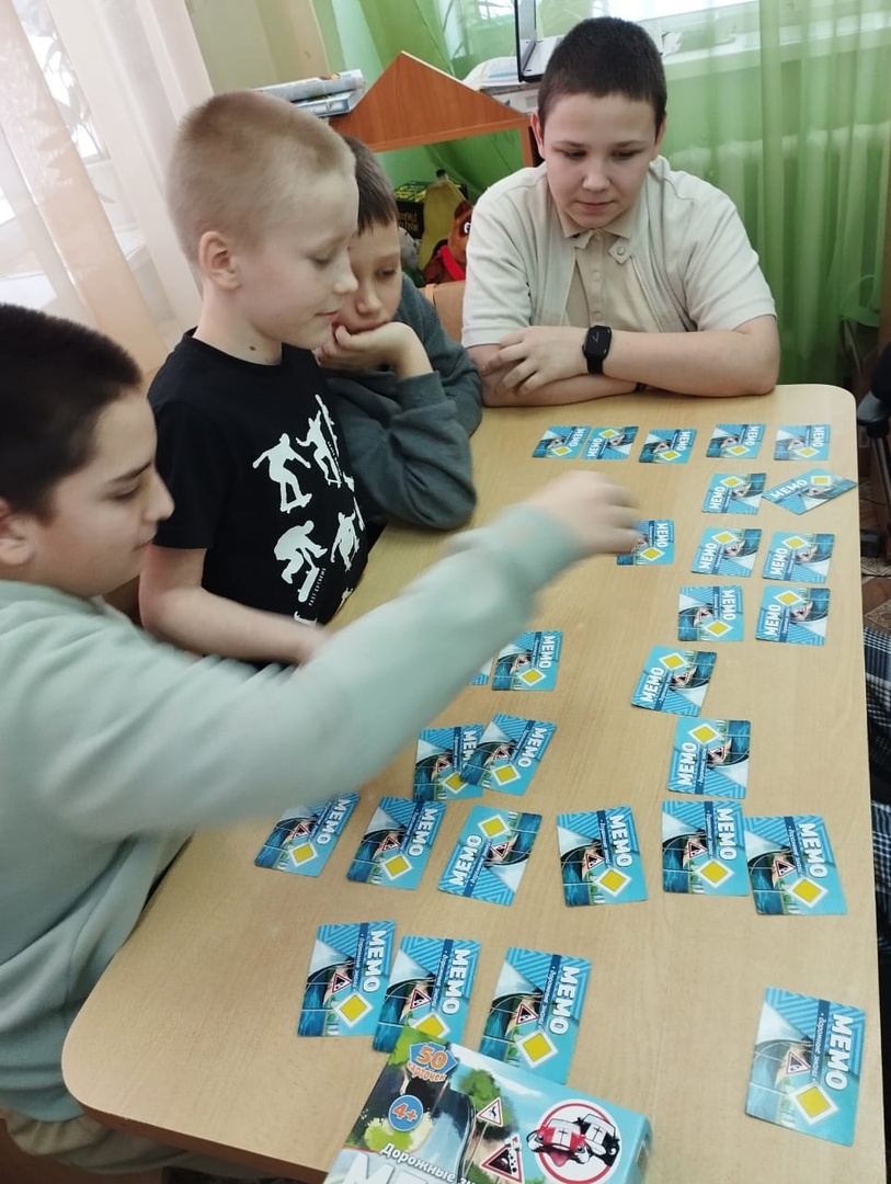 Вручение буклетов о ПДД воспитанникам