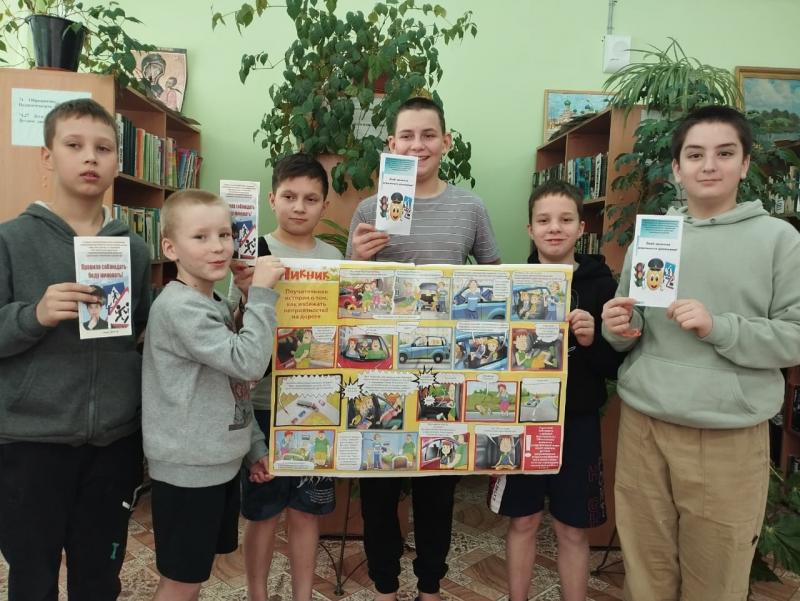 Вручение буклетов о ПДД воспитанникам