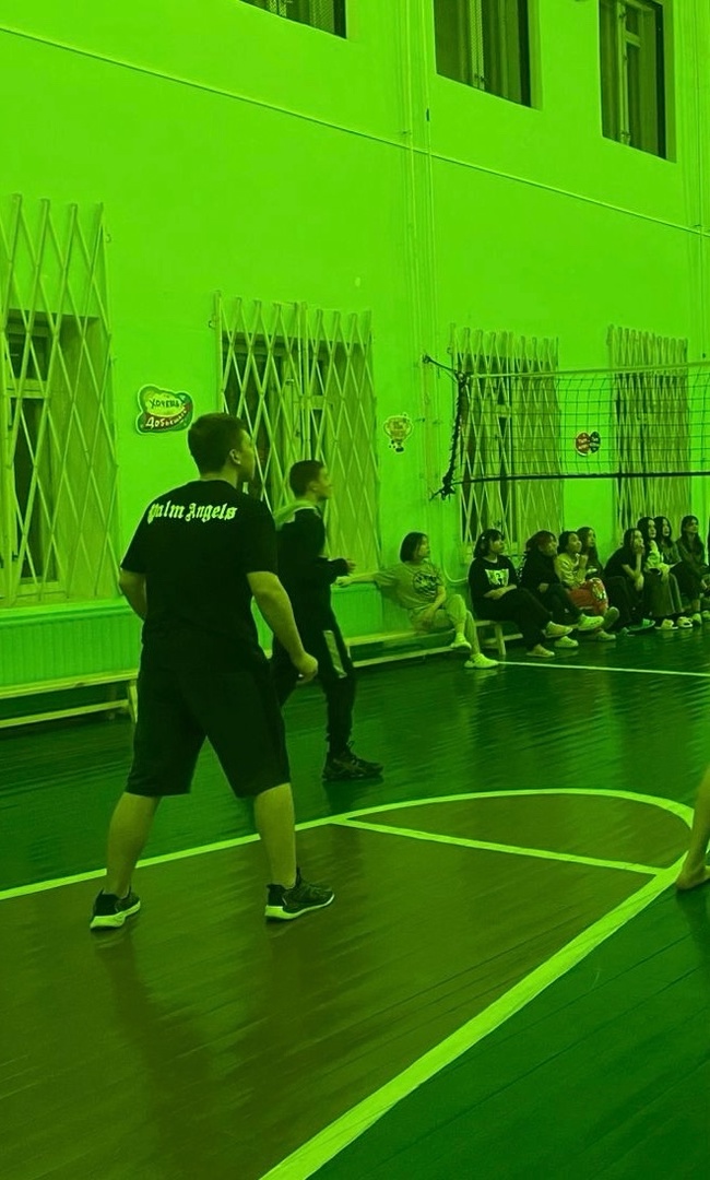 Мы играем в волейбол!