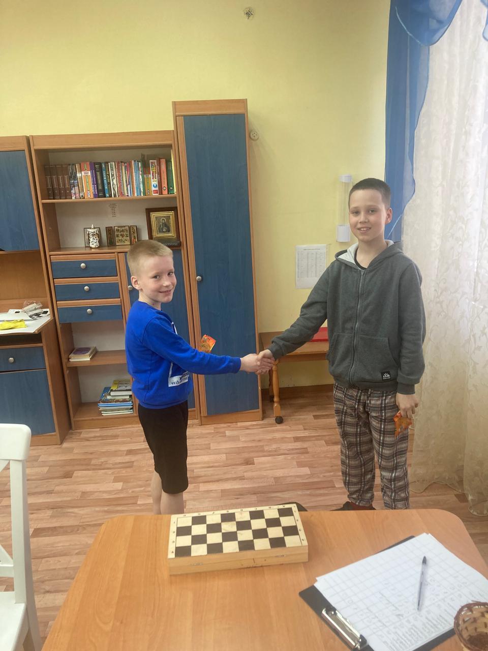 Турнир по шашкам и шахматам: мастерство, уважение и победа!