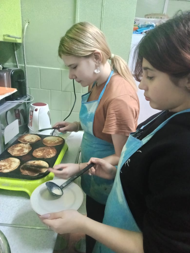 Проект «Домашняя кухня» дети учатся готовить Блины