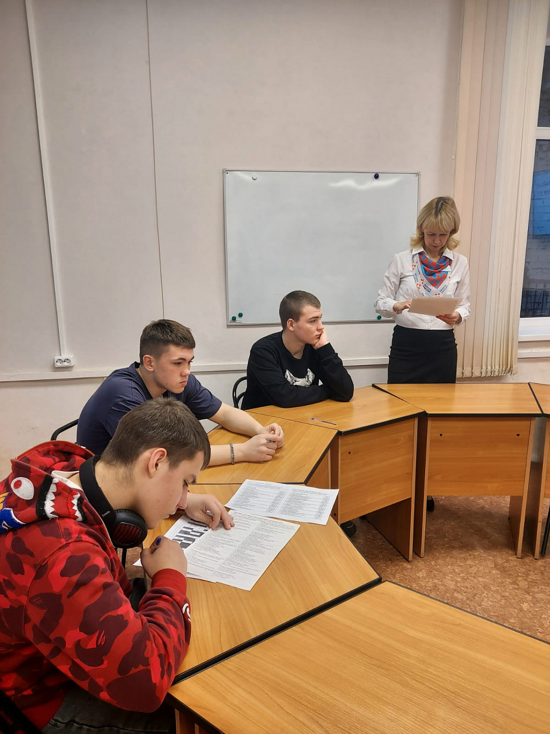 В рамках профориентационной работы воспитанники ГБУ ЛО «Тихвинский ресурсный центр» посетили Тихвинский филиал государственного казённого учреждения «Центр занятости населения Ленинградской области»