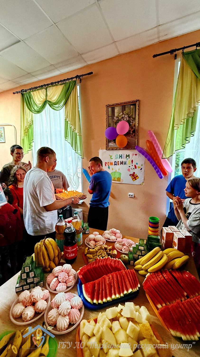 Бык в подарок, пицца-гигант и море сока: как в ДТС «Пушкинский» Сашу проводили в «цифру»