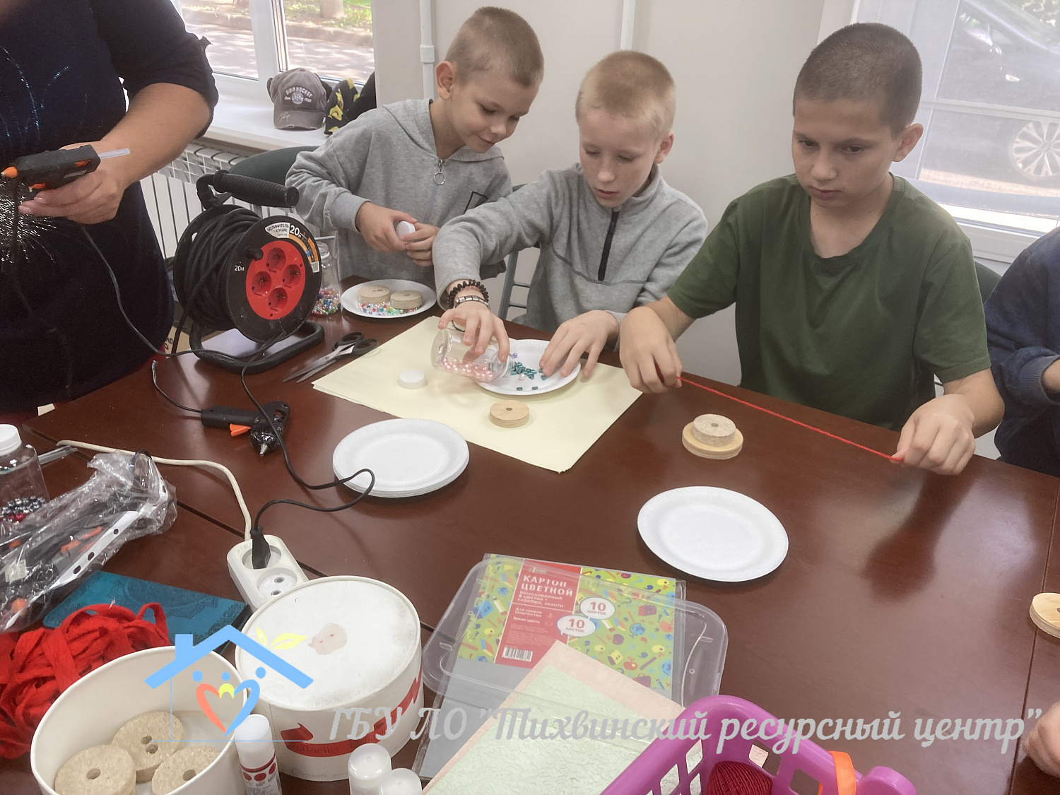 Юные мастера из Тихвинского ресурсного центра посетили библиотеку «ТЧК»