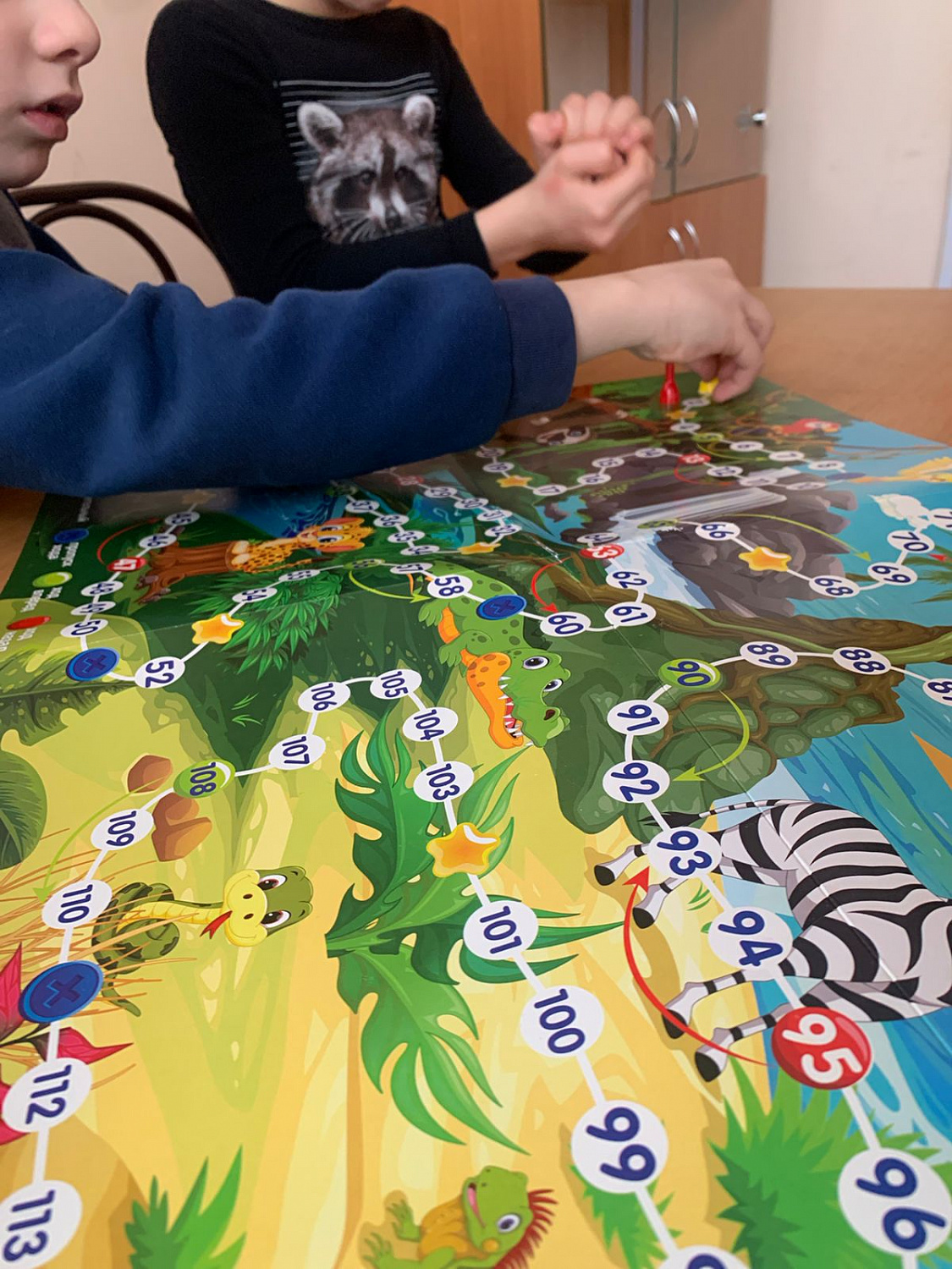 Игра-ходилка: польза для детей
