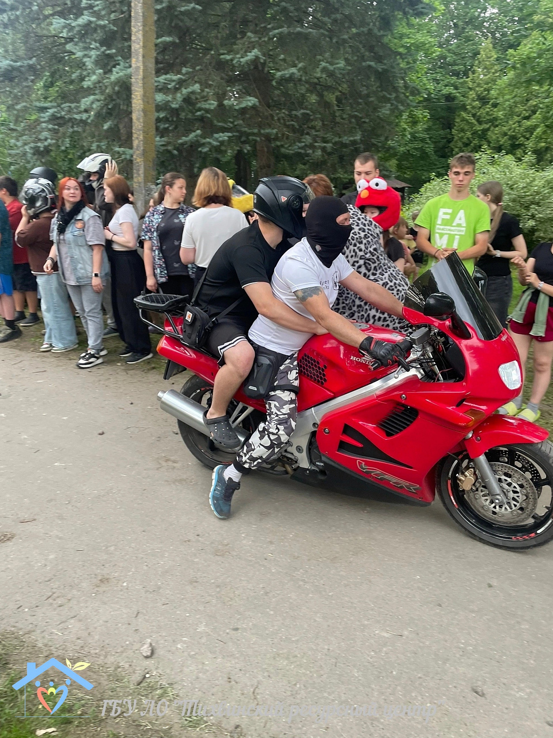 Рёв моторов и море счастья: в гостях у ребят – байкеры из команды «Крылья света».