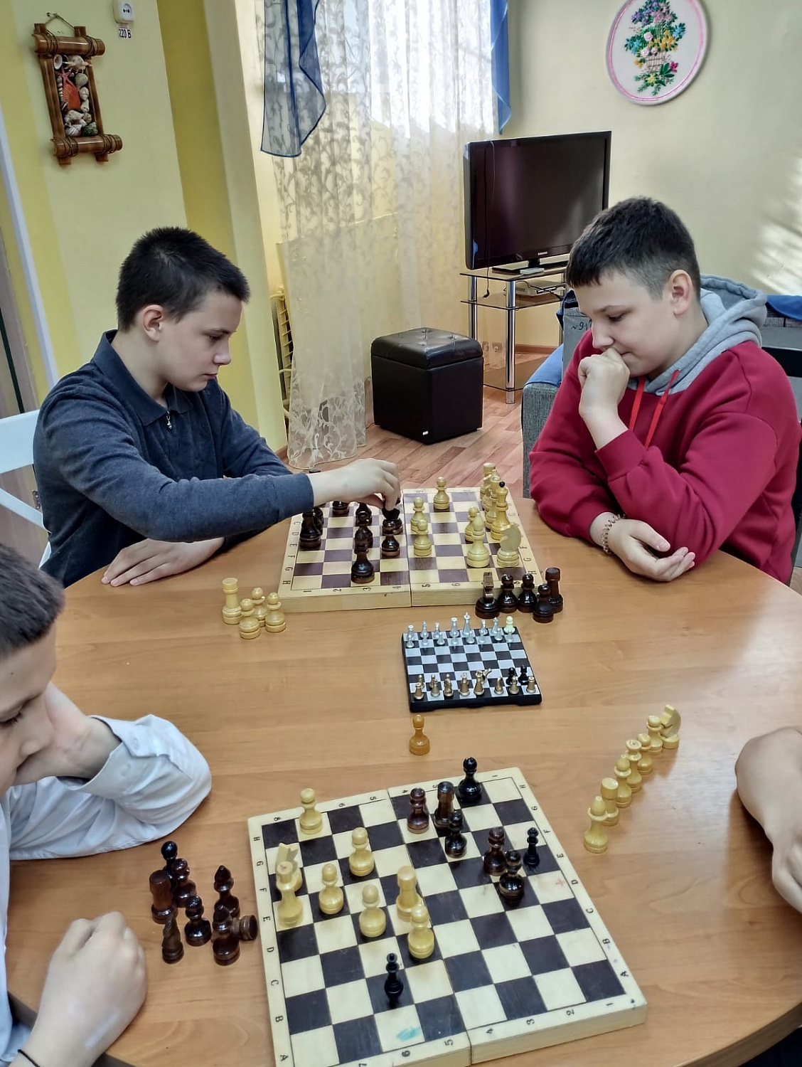Турнир по шашкам и шахматам: мастерство, уважение и победа!