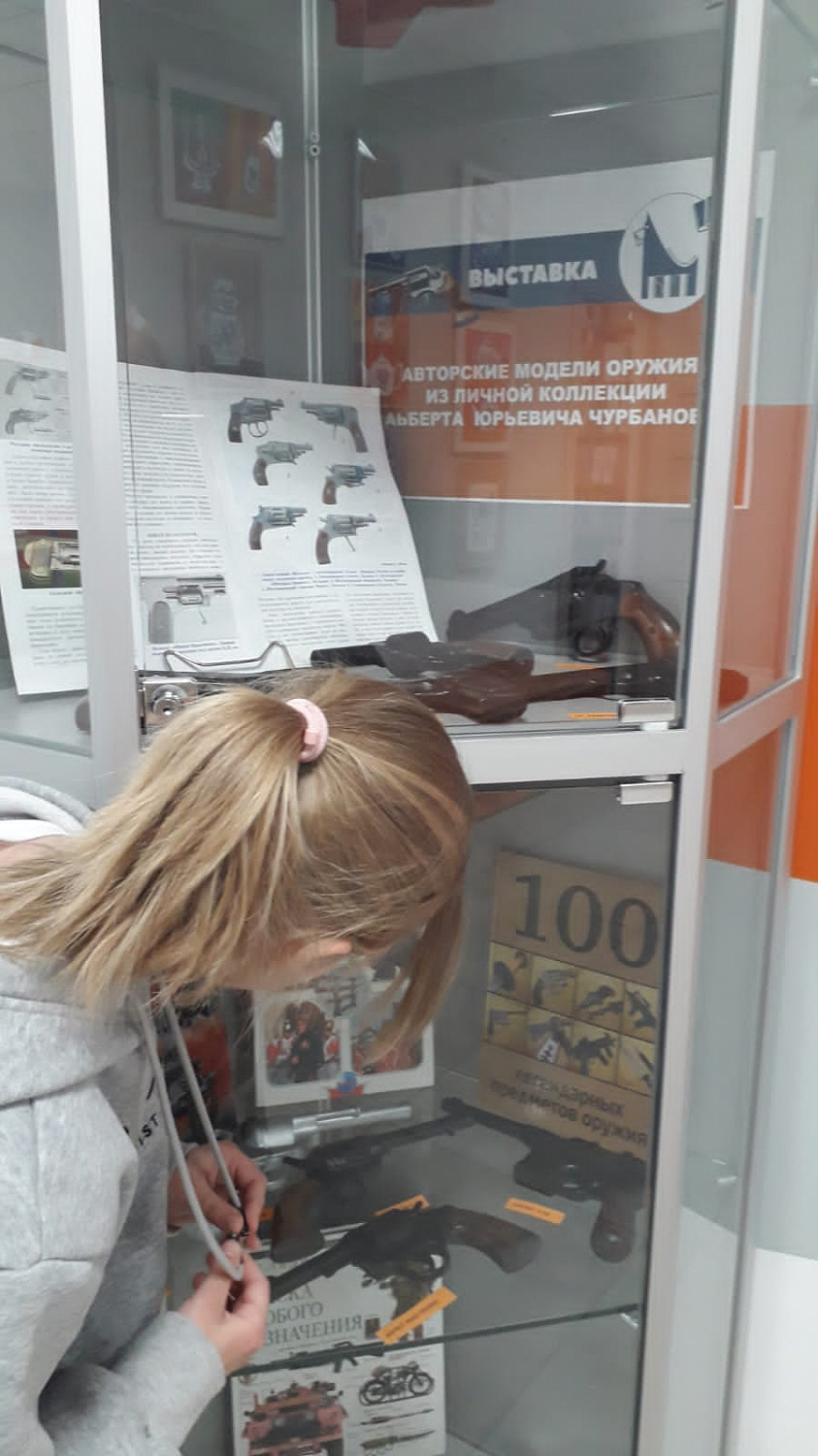 Занятие в Тихвинской детской библиотеке