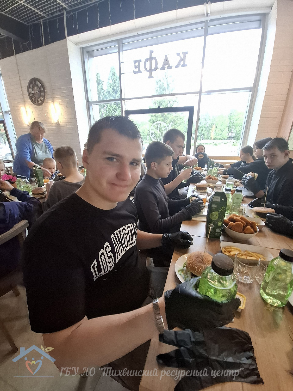 Уют и вкусная еда: как ребята отметили начало летних каникул.