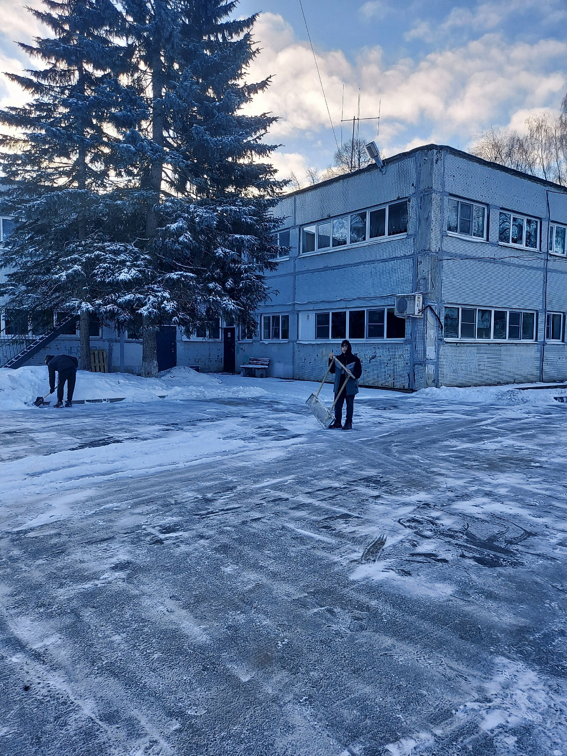 Уборка снега с придомовой территории