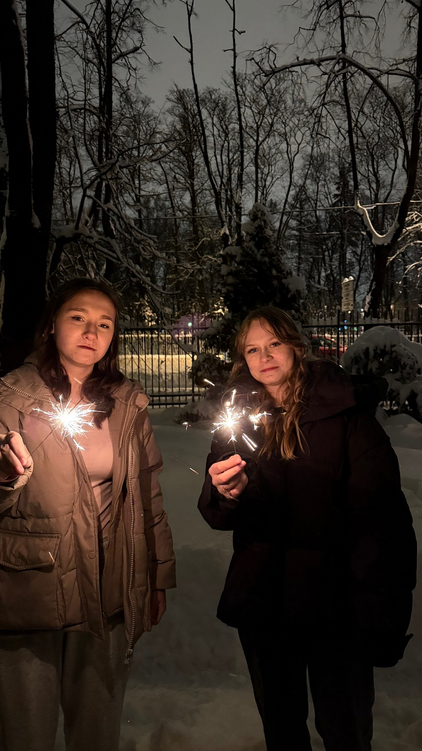 Бенгальское чудо на вечерней прогулке: искорки счастья в детских глазах