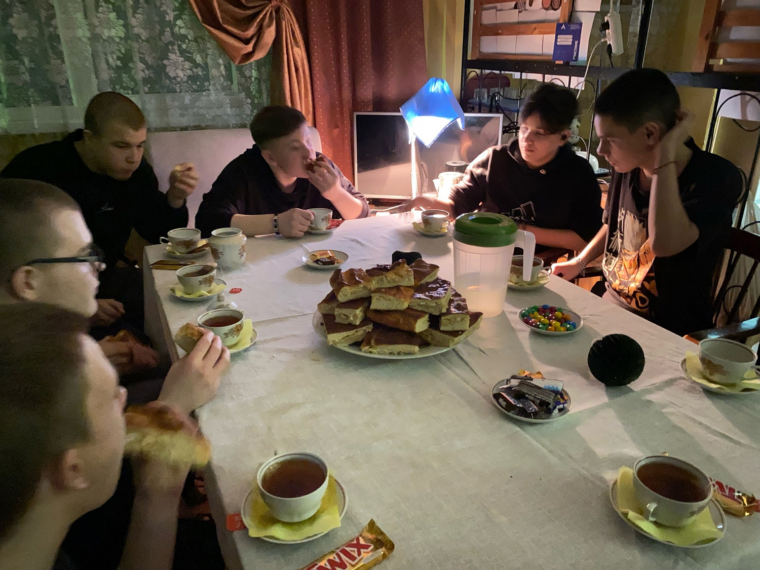 Субботний вечер. Чаепитие.