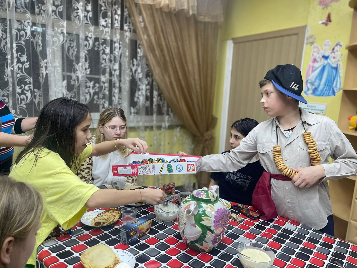 Чаепитие с блинами