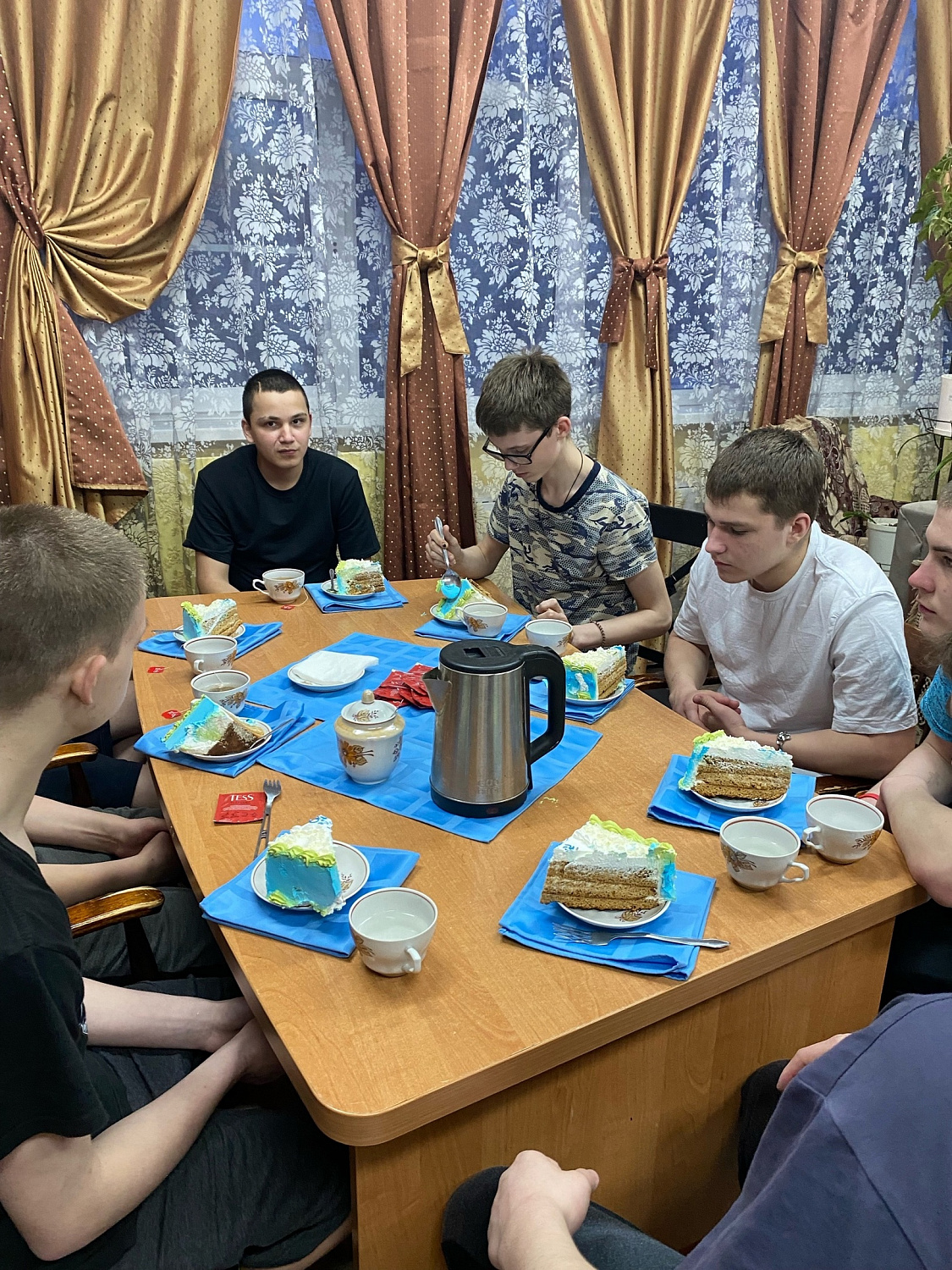 Представители "РКС - энерго" в гостях у воспитанников ГБУ ЛО "Тихвинский ресурсный центр"