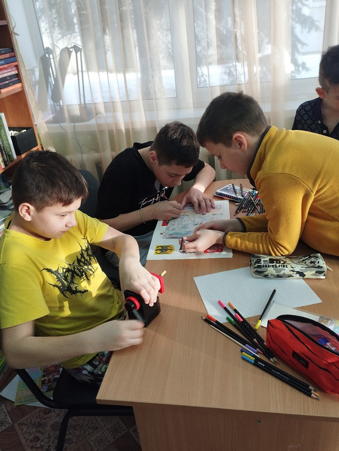 Зимние игры. День творчества: «Раскраски народов России» Когда карандаши становятся путешественниками! Как мы рисовали многоцветную карту России, не выходя из комнаты.
