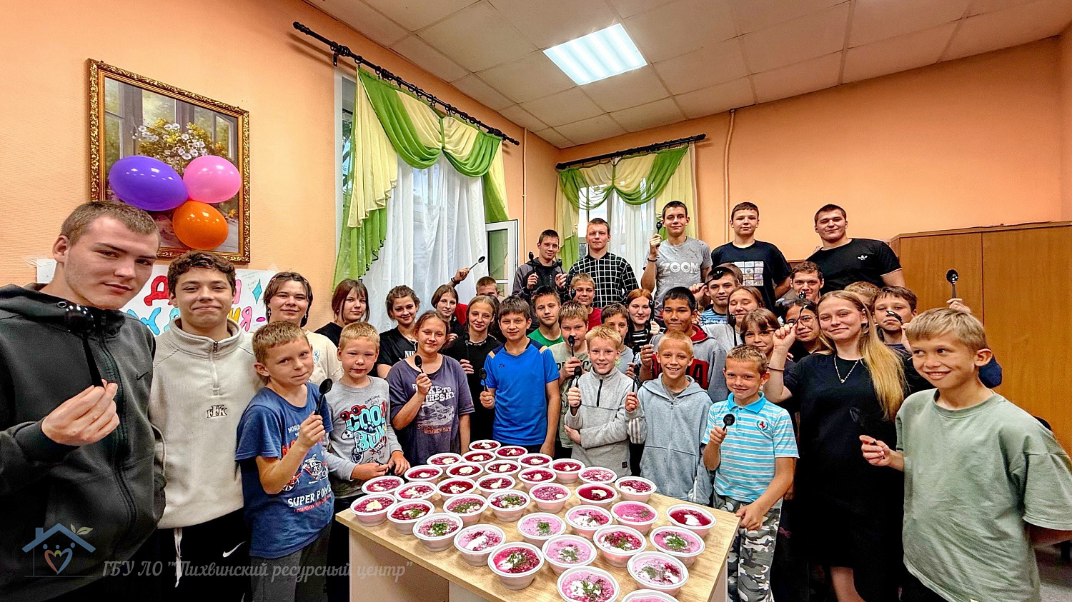 Мечты сбываются: вечер холодного борща в дружной компании.
