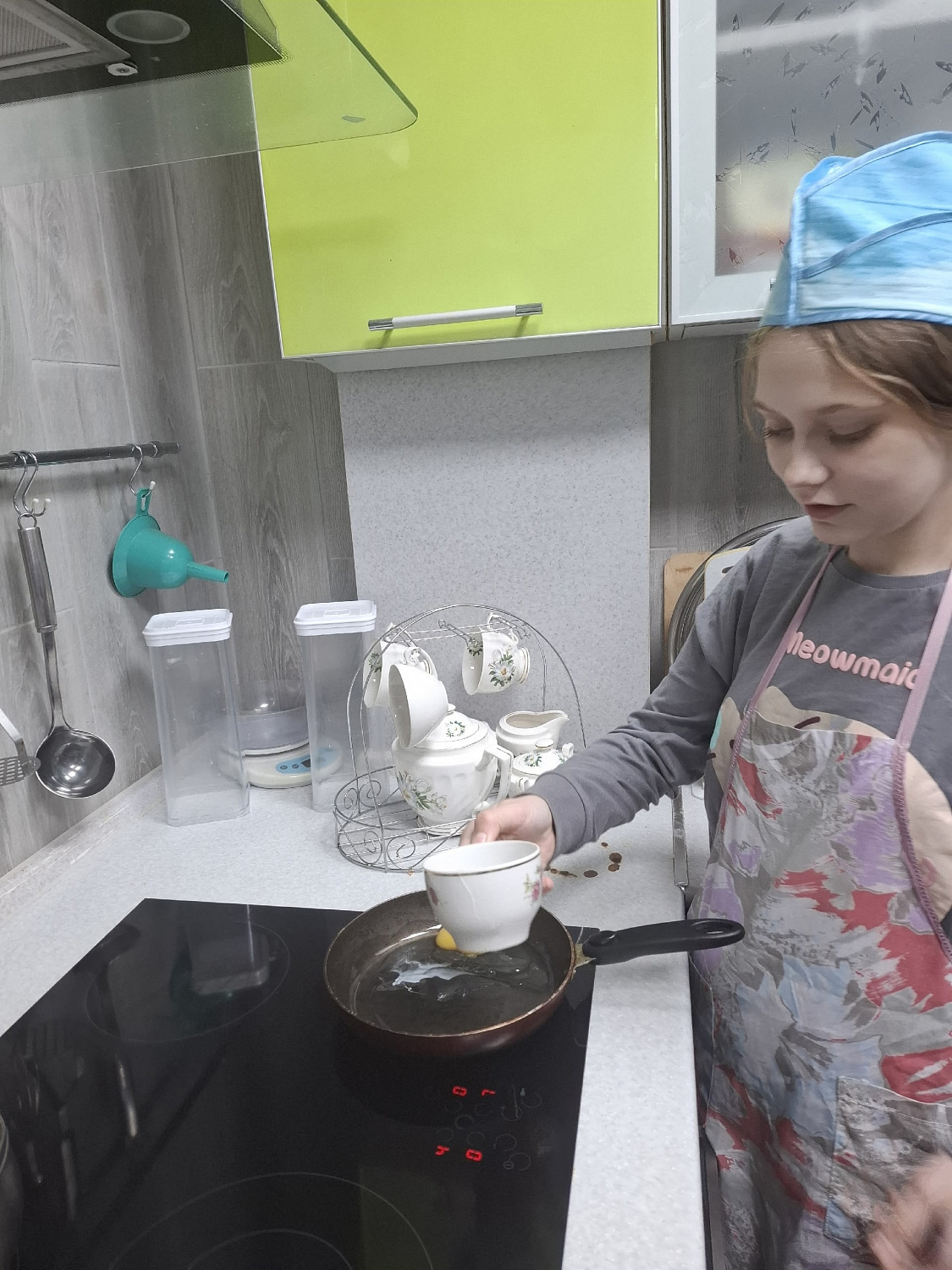 «Пожарная кулинария»: учимся готовить быстрый и сытный ужин из минимального набора продуктов.