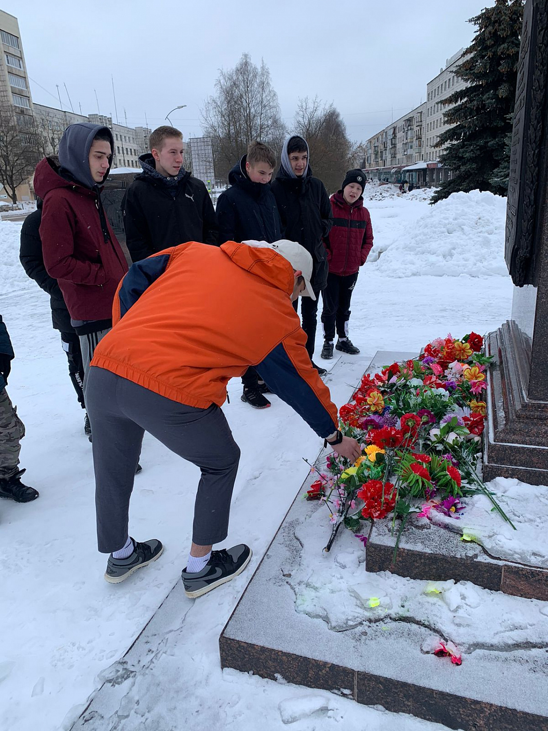 Участие в возложении цветов к памятникам погибшим воинам в годы Великой Отечественной войны